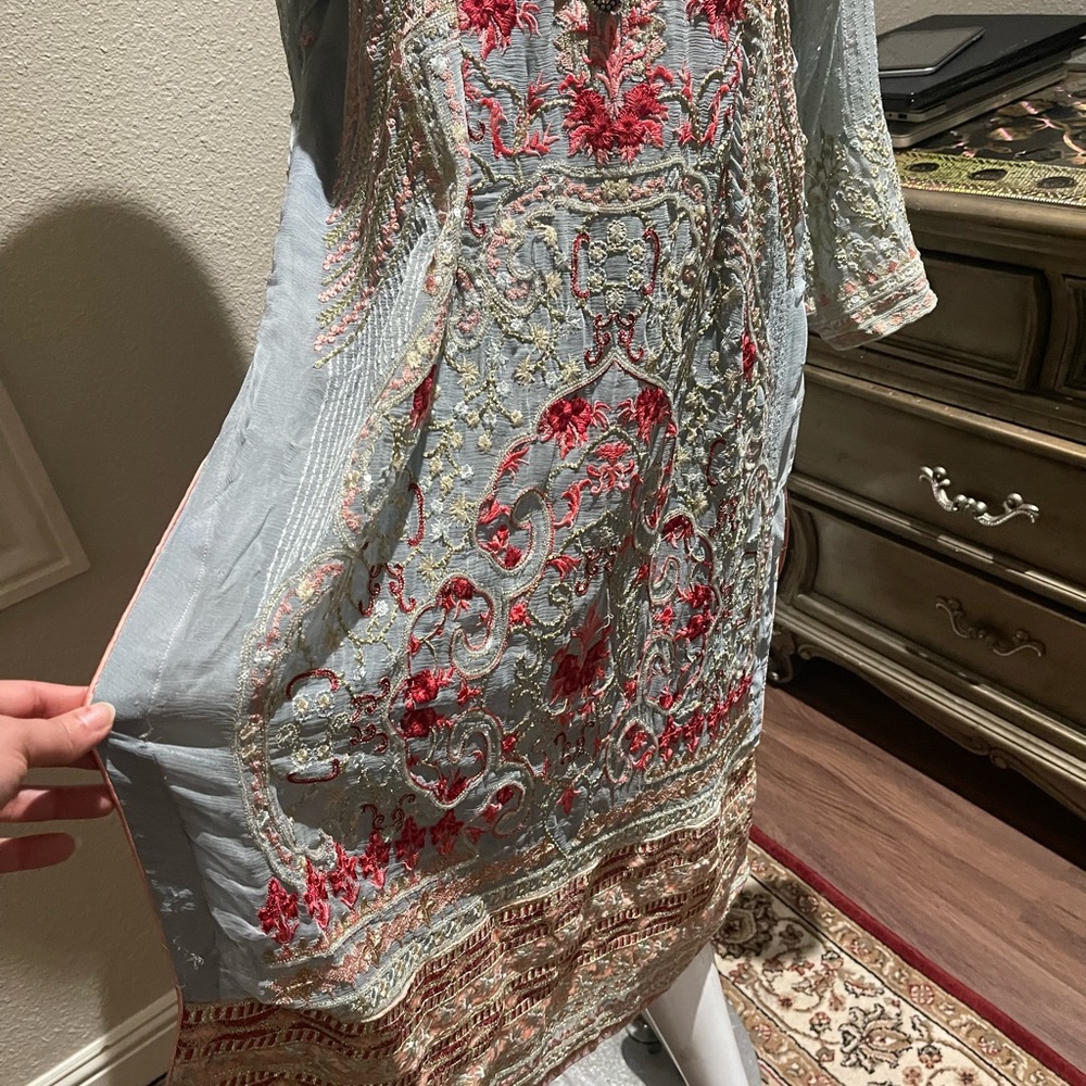 Pakistani branded dress - Picture 5 of 16